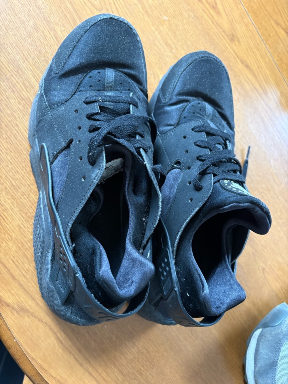 Black nike huaraches